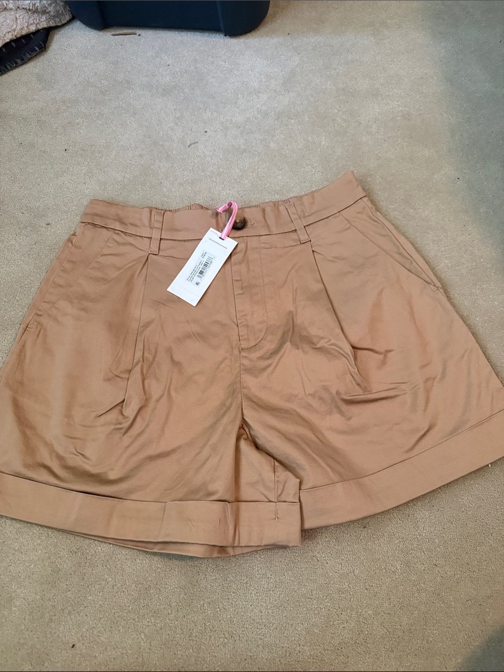 Vineyard Vines Tan Pleated Cuffed Women’s Shorts